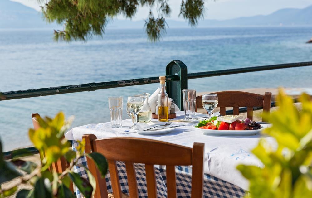 OTROVALI SE GOSTI U POZNATOM GRČKOM RESTORANU! Inspekcija za