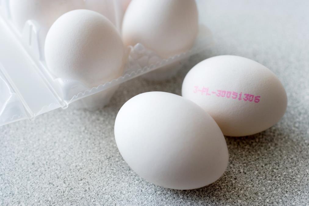 Kako najlakše da skinete pečat s jaja za 0 dinara: Sve što vam treba već imate u kuhinji (Video)