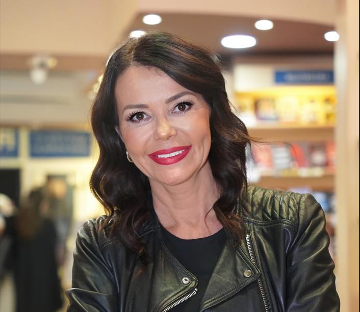 "NA CRNO SAM SE ZAPOSLILA U JEVRESKOJ PORODICI" Jelena Bačić Alimpić otvorila dušu: Švercovala sam, bila prevarena i bilo je strašno