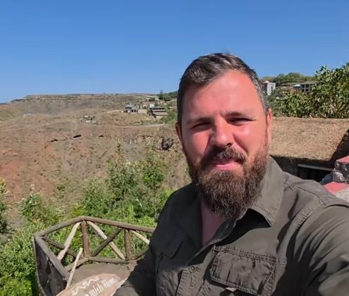 Hrvaški bloger Kristijan Iličić, ki je pridobil srbsko državljanstvo, postal skrbnik deklici iz Etiopije