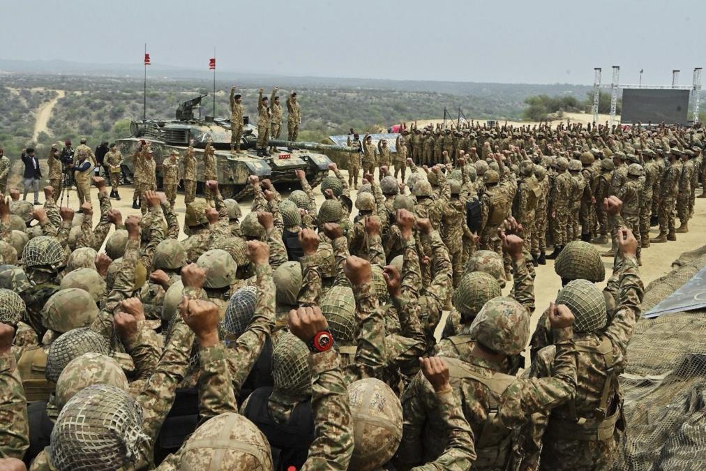POKRENUTA ZASTRAŠUJUĆA VOJNA OPERACIJA! Pakistanska vojska udarila na talibane, raseljeno oko 100.000 ljudi!