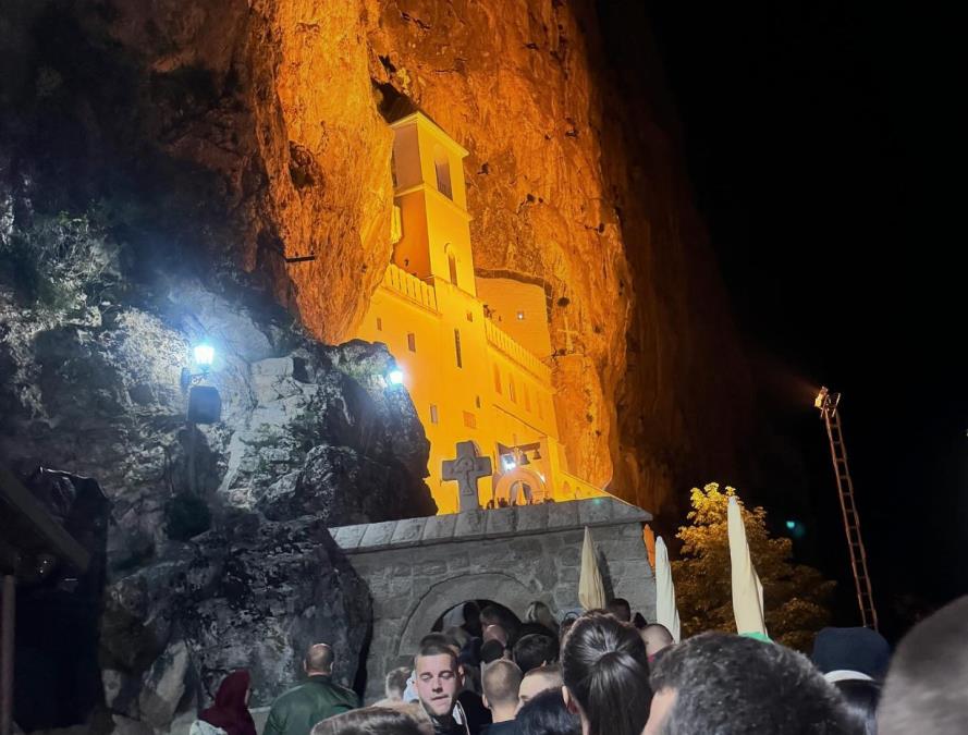 Mnogi prave grešku pri poseti manastiru Ostrog: Jedna stvar je strogo zabranjena, a ovo bi valjalo da ponesete