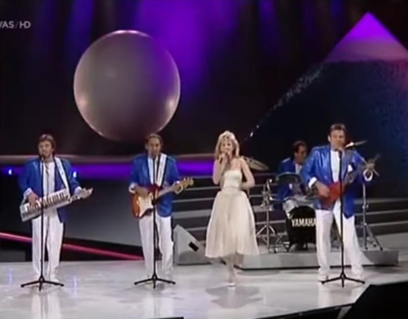 TRAGIČNE SUDBINE ČLANOVA GRUPE NOVI FOSILI Prva pevačica doživela infarkt pred decom, muž Sanje Doležal preminuo na njen rođendan