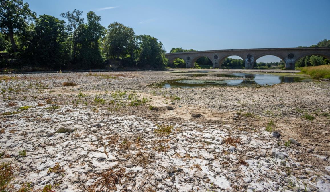 APOKALIPTIČNE SCENE ŠIROM EVROPE Presušilo čuveno jezero, vodopad nestao! Nekada puno turista, danas ispucala zemlja i nasukani brodovi