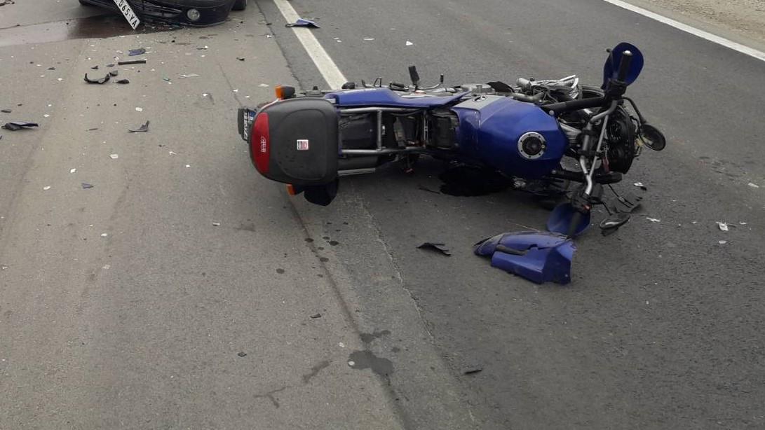 TEŠKA NESREĆA KOD BANJALUKE: Sudar motora i automobila, motociklista podlegao povredama!
