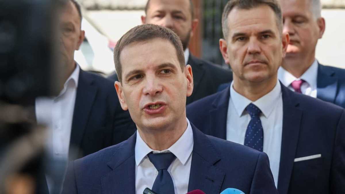 POTPUNI RASPAD SRPSKE OPOZICIJE! Jovanović opleo po "žutima" i objasnio KAKVO SU ZLO: Novi DSS potpuno menja kurs?!