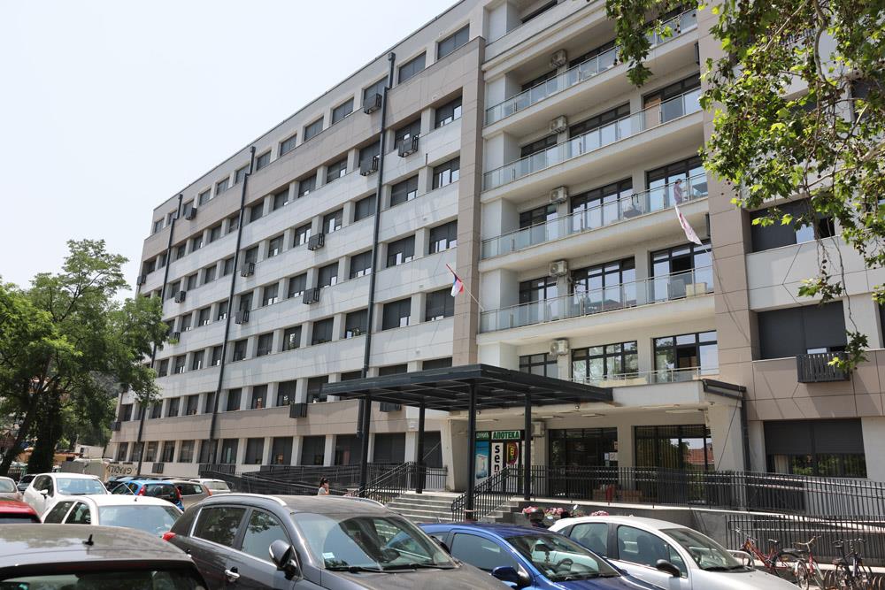ŠOK U LESKOVCU! 15 ljudi primljeno u bolnicu sa 4 ISTA SIMPTOMA: Reč je o mladim ljudima, među njima i petoro dece - evo na šta se sumnja