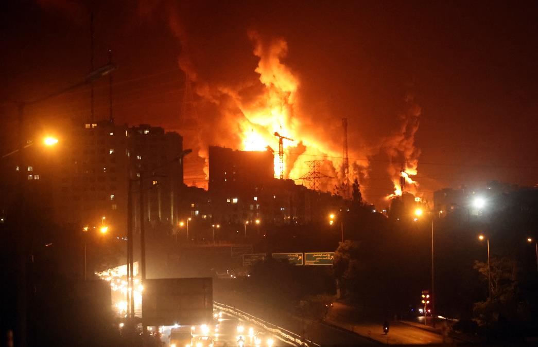 zgrada01-EPA-Abedin-Taherkenareh.jpg?ts=2025-06-15T11:06:27