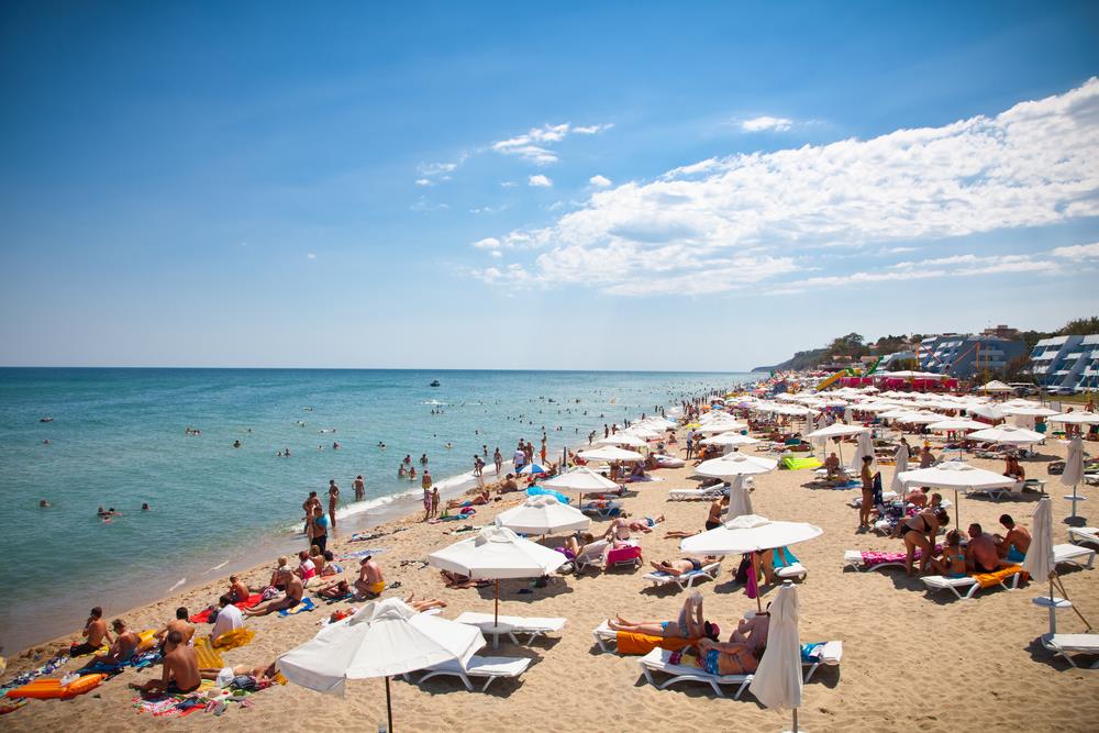 "Pravo iz kukuruza na plažu, more kao slan Dunav" Srbi podelili iskustva sa letovanja iz komšiluka, pa zaratili na mrežama - A tek šta bude u avgustu FOTO