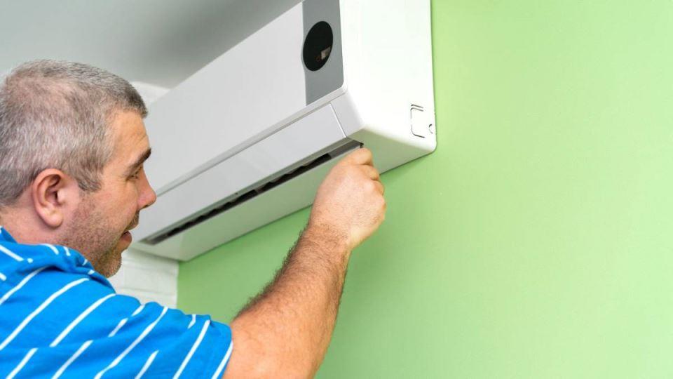 Ko ne uradi sada leti plaća duplo: Mnogi Srbi prave ovu grešku, pa klima otkaže usred leta, evo i zašto - košta, ali vredi