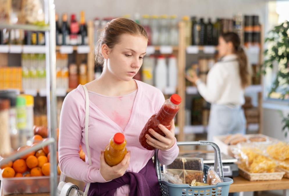 IZAZIVA RAK, INFARKT, IMPOTENCIJU, A UNOSIMO JE SVAKODNEVNO! Doktorka upozorava na opasnosti koje mikroplastika izaziva: "Ne radite ovo nikako"