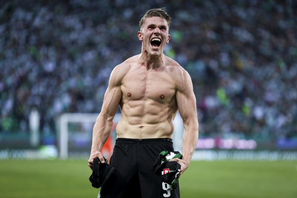 NAJVEĆA TRANSFER SAGA JE KONAČNO ZAVRŠENA: Sjajni napadač potpisao za Arsenal i uzeo kultni broj!