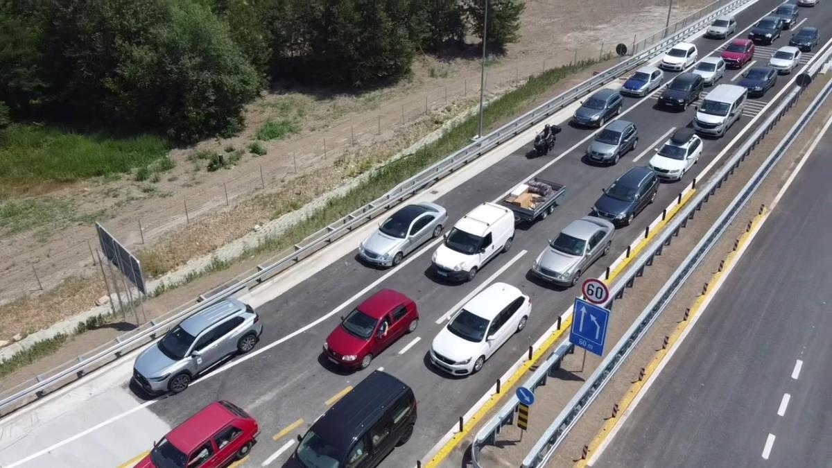 SAOBRAĆAJKA NA MILOŠU VELIKOM: Oboren motociklista, stvaraju se zastoji! Hitna pomoć i policija na terenu