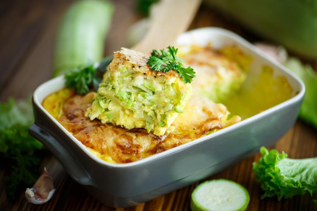 Savršen obrok za doručak, ručak i večeru: Razljevuša s tikvicama i feta sirom spas je za paklene letnje dane