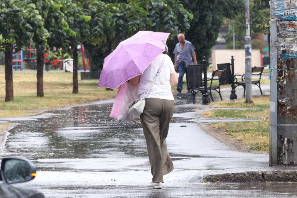 I DANAS PLJUSKOVI SA GRMLJAVINOM: Alarm upaljen u 3 dela Srbije, evo šta nas čeka narednih dana