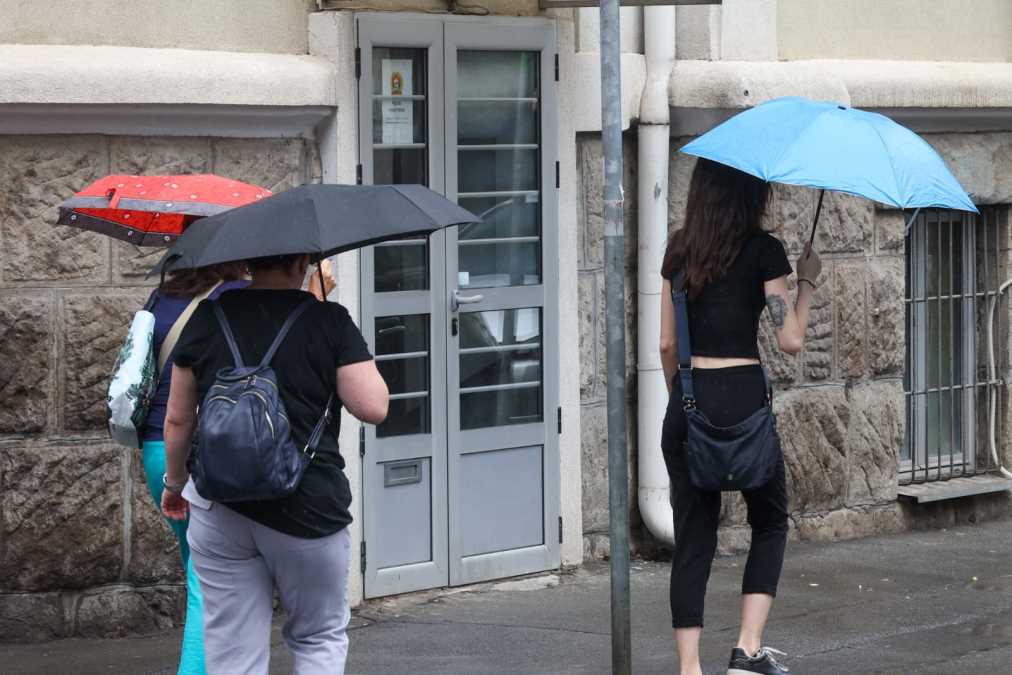 STIŽU KIŠA, PLJUSKOVI I PAD TEMPERATURE: Pred nama hladni dani i mraz, a evo kakvo će vreme biti za Prvi maj - Mnogima se neće dopasti nikako