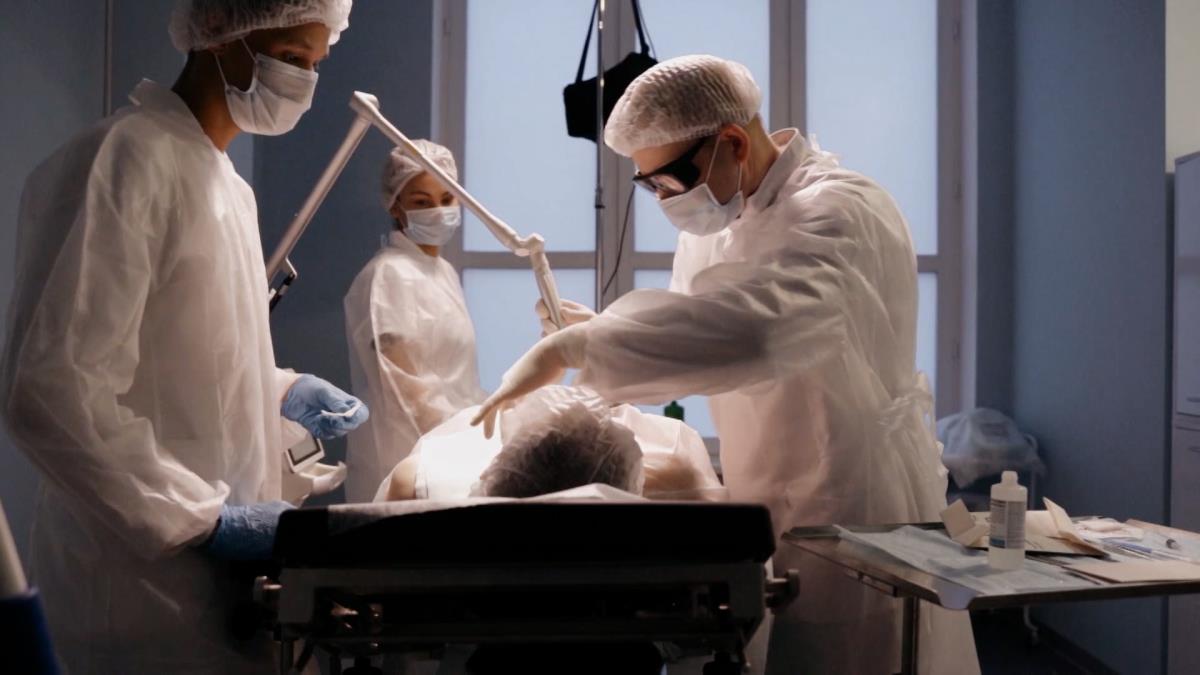 OTIŠLA NA ESTETSKU OPERACIJU - PROBUDILA SE BEZ JEDNOG BUBREGA! Primetila neobičan bol, a kada je otišla kod lekara OSTALA JE ZATEČENA