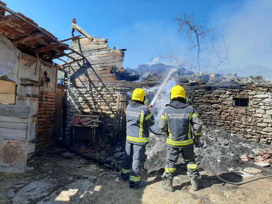 Otac i sin poginuli u požaru u Surčinu: Komšije svedoče o tragediji
