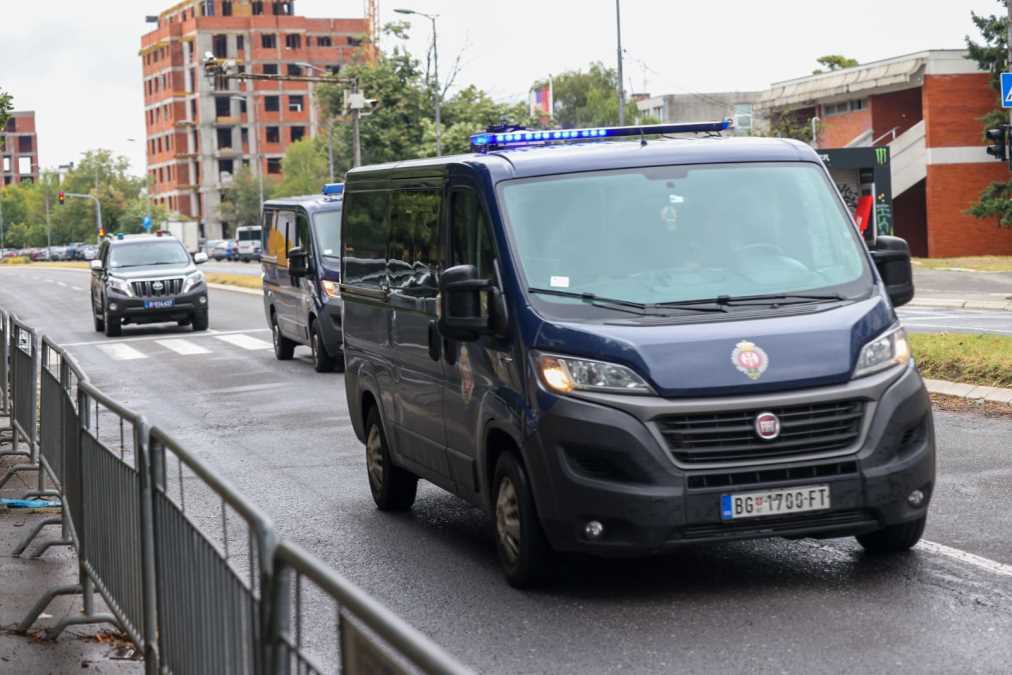 MAJKA PRIJAVILA OTMICU DVE MALOLETNE ĆERKE, UBRZO USLEDIO PREOKRET: Policija jurila osumnjičene od Novog Pazara do Mladenovca, jedna devojčica ostavljena usput!