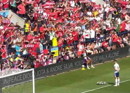 2025-07-13-16_02_26-1-sport-tv-on-X_-_Momento-arrepiante-no-Deepdale-Todo-o-estadio-em-unissono.jpg?ts=2025-07-13T16:02:41