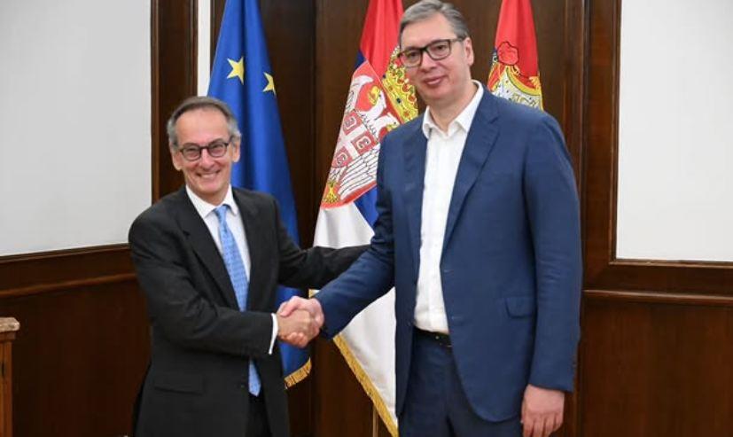 "VERUJEM DA ĆEMO KROZ PARTNERSKI ODNOS OSNAŽITI RAZVOJNE POTENCIJALE SRBIJE" Predsednik Vučić o sastanku s potpredsednikom Evropske banke za obnovu i razvoj