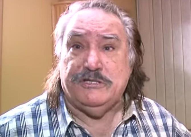 MIŠO KOVAČ IMA PENZIJU 420 EVRA?! Pevač se oglasio nakon informacija da skupljaju novac za njega: Živim kako živi i moja publika...