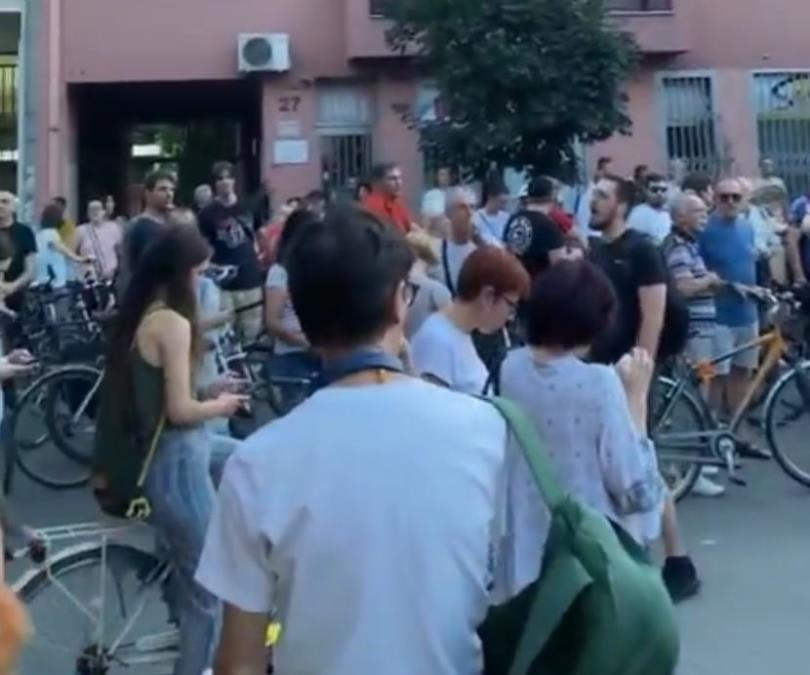 NASILJE ISPRED KUĆNOG PRAGA: Blokaderi kuće javnih ličnosti pretvorili u mete, a njihove porodice u taoce političke borbe - KO JE SLEDEĆI?