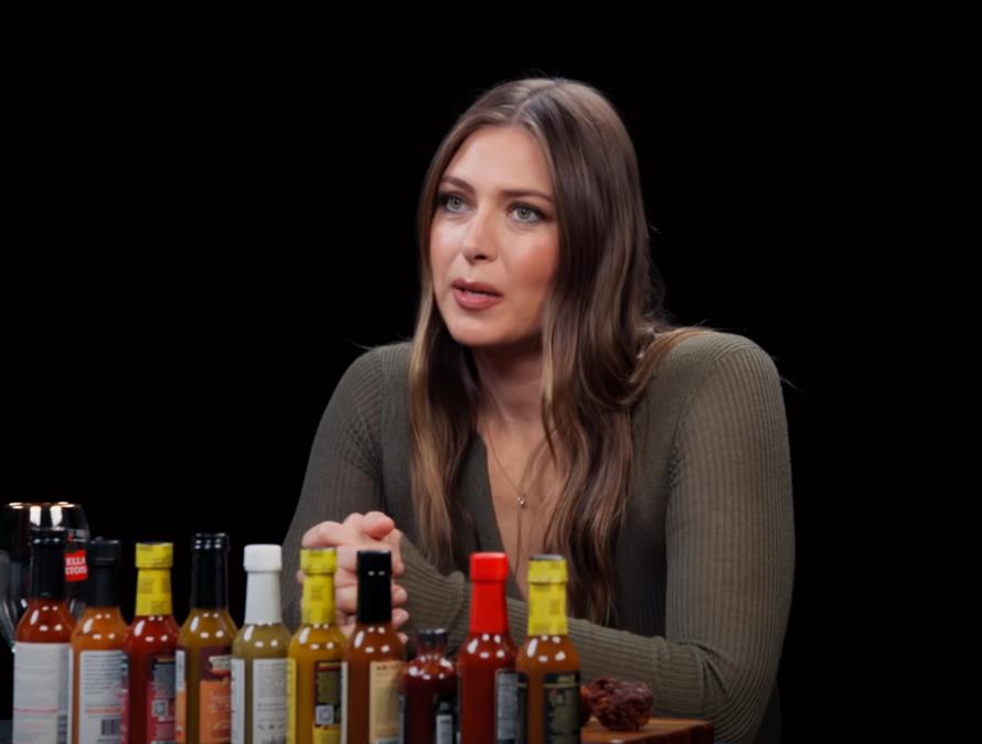 "POČELA SAM DA STENJEM DOK SAM BILA MLADA, A ONDA SAM TO RADILA JAČE I JAČE!" Pogledajte najbizarniji intervju Šarapove: Preznojavala se, psovala i sve otkrila!