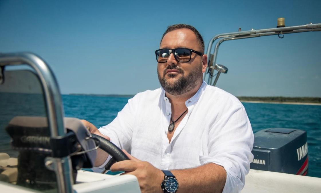 "Bila si mi sve na svetu, sad si samo nespokoj...": Ove reči našeg pevača diraju pravo u srce