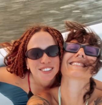 PEVAČICA OBJAVILA EMOTIVNI VIDEO S DEVOJKOM! Katarina priznala istopolnu vezu, a reči koje je uputila partnerki tope i najtvrđa srca (FOTO)
