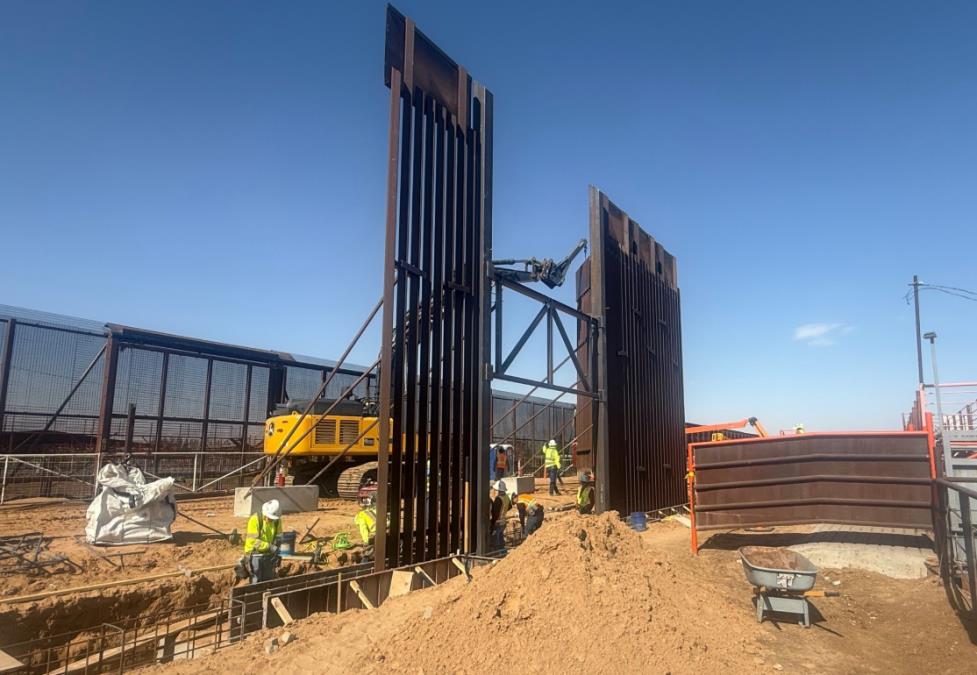 AMERIKA GRADI OGRADU NA GRANICI SA MEKSIKOM: U Teksasu planirana izgradnja više od 11 kilometara nove barijere (FOTO)