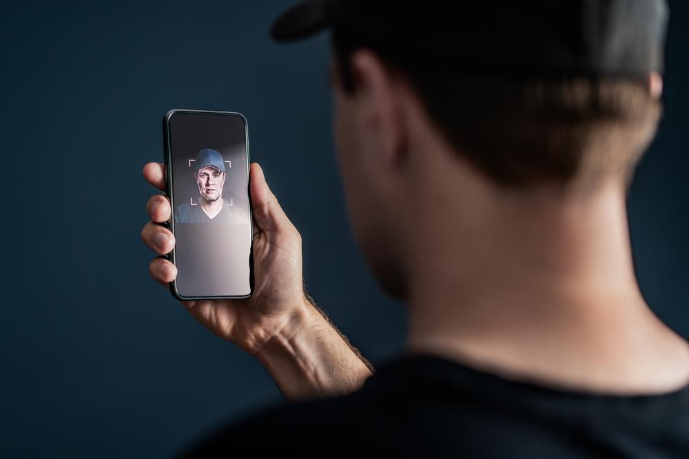 Tražiće nam sliku lične karte i selfi! AI uvodi proveru identiteta korisnika, ovo su nova pravila!
