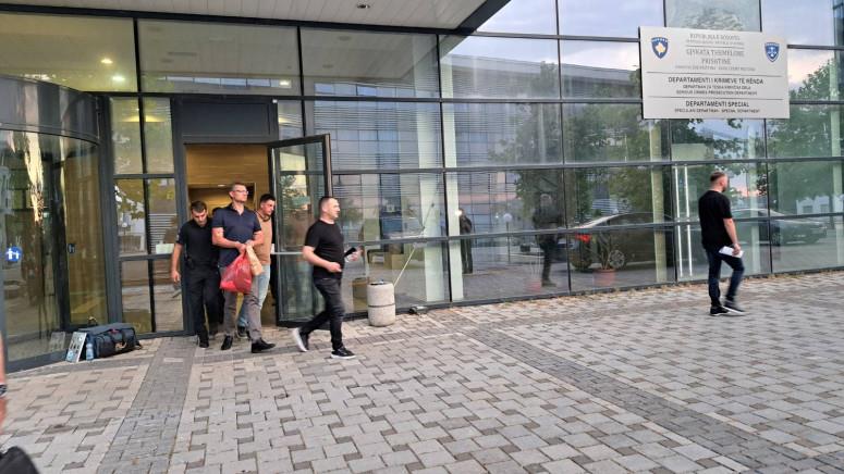IGORU POPOVIĆU ODREĐEN PRITVOR Zbog izjave o OVK na pomenu žrtava u Orahovcu: Dostojanstveno i podignute glave izašao iz suda nakon saslušanja!