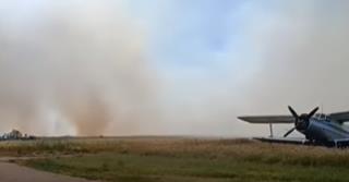 BUKTI VELIKI POŽAR U VRŠCU: Vatra guta njive i nisko rastinje, stihija blizu aerodroma! Izbio požar i u novosadskom naselju Stara Detelinara (VIDEO, FOTO)