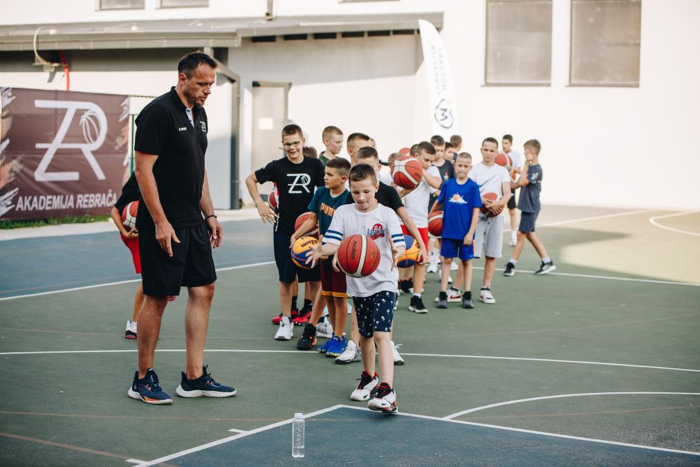 Košarkarska akademija na Zlatiboru ponuja brezplačne treninge z Željkom Rebračo
