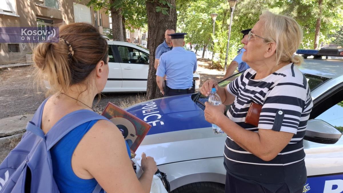 Srbski politiki in javnost kritični do izseljevanja samohrane matere na Kosovu in ganljivo slovo od igralca Josipa Pejakovića