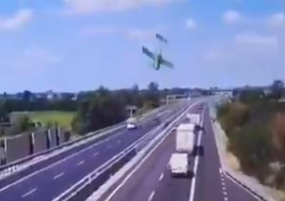 avion-pad-aviona-Italija.jpg?ts=2025-07-23T20:11:11