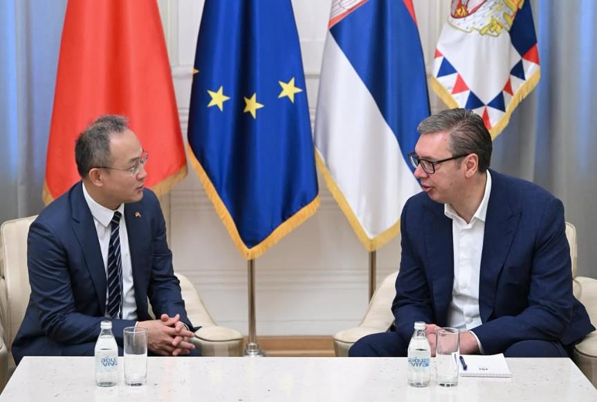 SRDAČAN SUSRET U PREDSEDNIŠTVU Vučić se sastao s ambasadorom Narodne Republike Kine Li Mingom