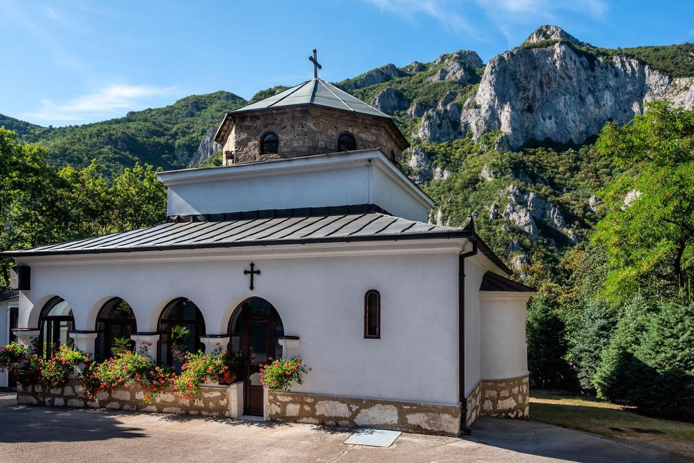 VELIKA DRAMA KOD MANASTIRA PREOBRAŽENJE! Monasi ostali u šoku kada su ugledali dečaka na litici, usledila hitna akcija spasavanja