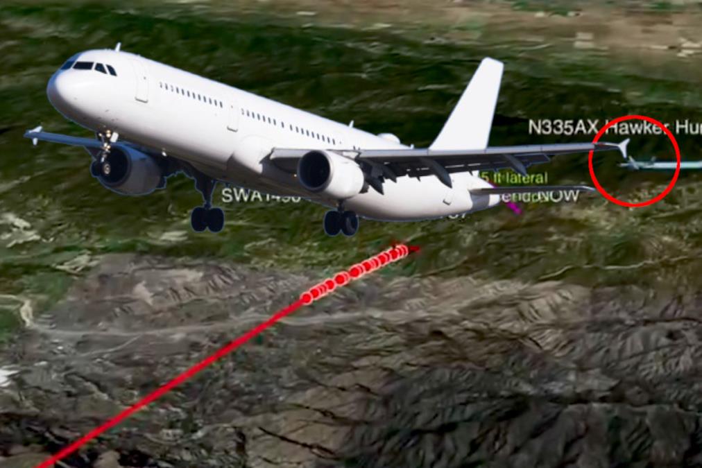 HAOS NA NEBU, UMALO SE SUDARILI AVIONI: Boing 737 se odjednom NAGLO STRMOGLAVIO, putnici vrištali u panici! "Udario sam GLAVOM O PLAFON" (VIDEO)