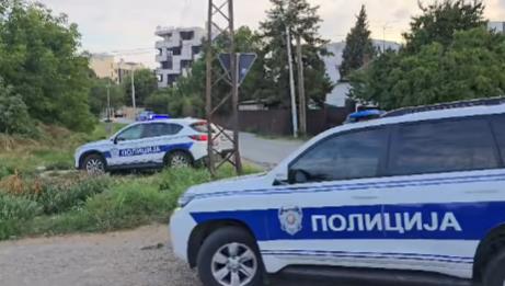 DRAMA U NOVOM SADU Automobil pokosio semafor na raskrsnici, tragedija izbegnuta za dlaku (FOTO)
