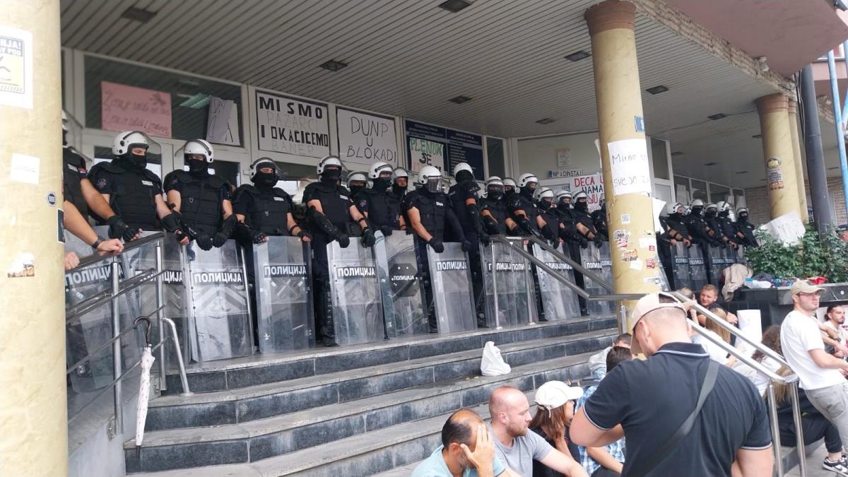 NOVI PAZAR Mladić priznao da je tokom protesta na univerzitetu psovao prisutne na nacionalnoj osnovi, tužilaštvo traži pritvor