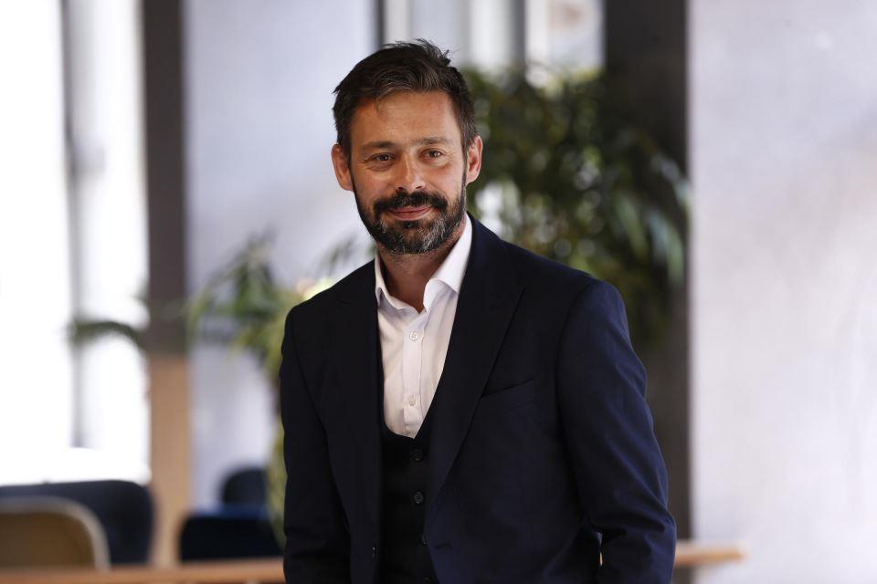Selo moje lepše od Pariza: Milan Vasić odmara na Kosovu i Metohiji, napravio sebi ugođaj u dvorištu - baškari se u bazenu