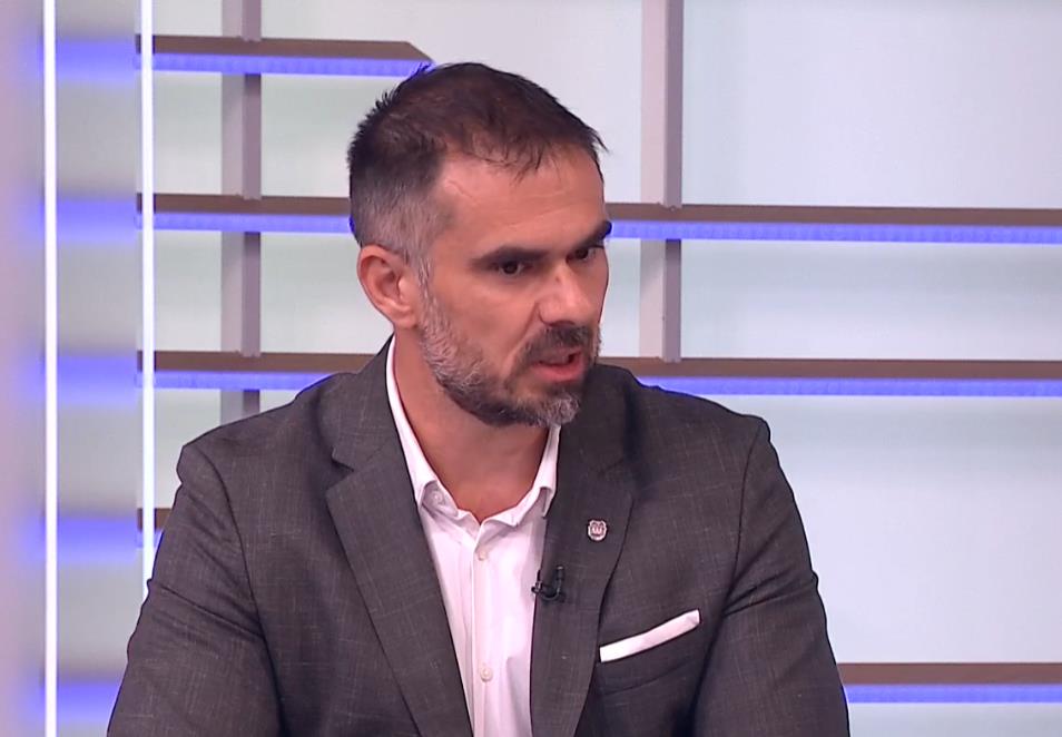 "TO NIJE DEMOKRATIJA, TO JE OTVORENO PRIZNANJE STRAHA OD IZBORNOG PROCESA" Mićin o brutalnom blokaderskom nasilju i pritisku na građane u Kuli!