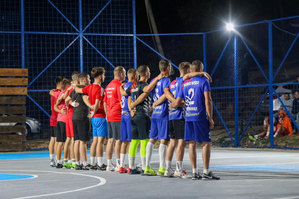 Arno Gujon odprl novo športno igrišče za otroke v srbskih enklavah na Kosovu in Metohiji