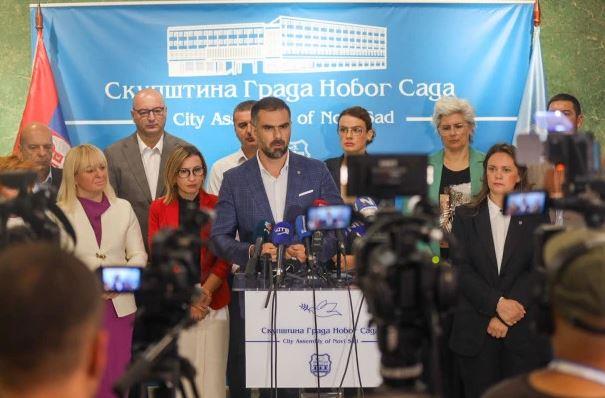 ZAUVEK ĆEMO IH PAMTITI: Skupština NS usvojila inicijativu gradonačelnika o podizanju spomenika žrtvama pada nadstrešnice