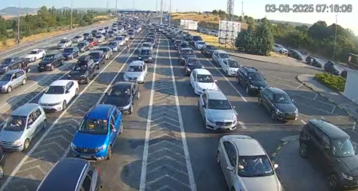 Špic letnje sezone! Pojačan saobraćaj na auto-putu ka Nišu, gužve na ovim grnaičnim prelazima