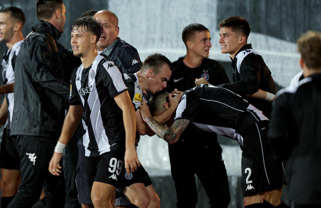 Incident na stadionu Partizana: Med tekmo predvajali navijaško pesem Crvene zvezde