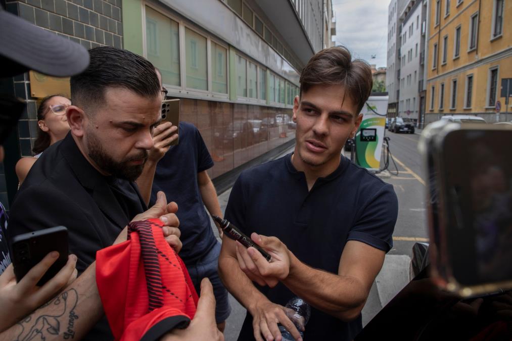 JAŠARI POTPISAO ZA MILAN: Rosoneri nisu naveli vrednost transfera