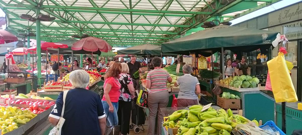 Ovo je detaljno radno vreme pijaca za uskršnje praznike: Objavljena satnica i za parkinge i garaže